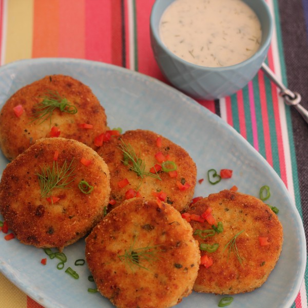 Smoked Salmon Cakes With Lemon Dill Sauce